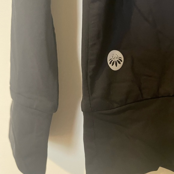 Senita Athletics Laser Cut Pullover Top - Picture 4 of 8